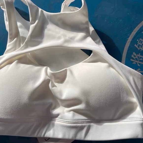 White sports bra low-medium support - Picture 3 of 4